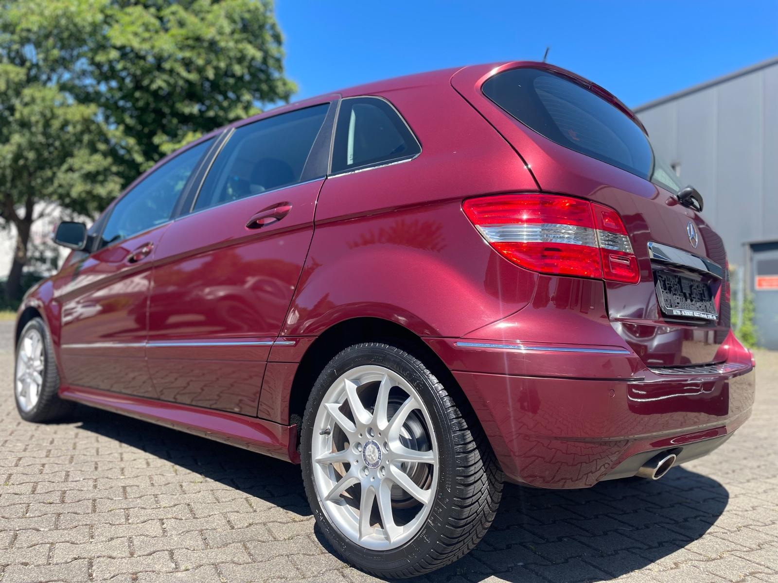 Mercedes-Benz B 180*MOD. 2011*AUTOM.*SHZ*TEILLEDER*17"ALU*AWR*