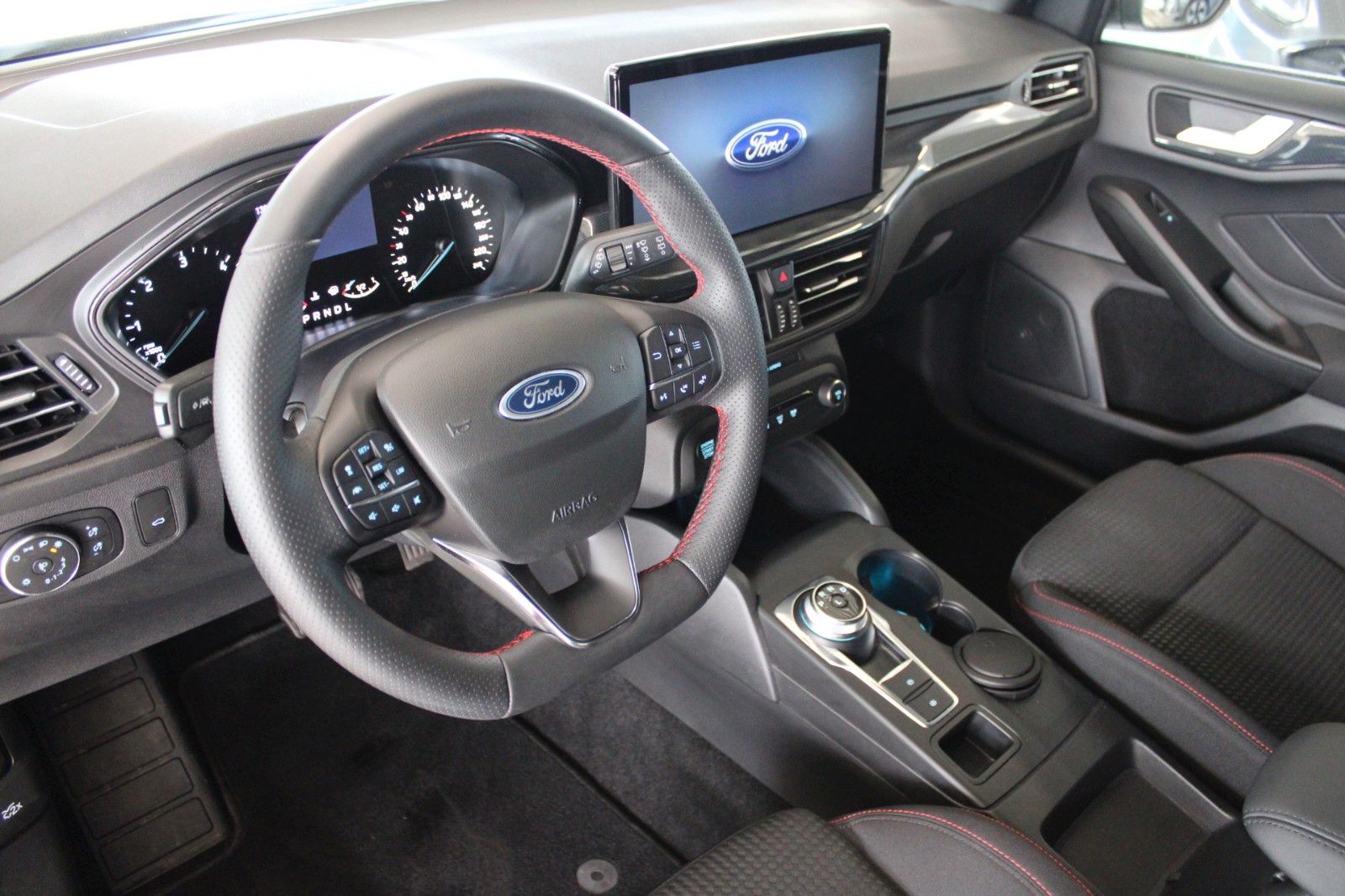 Fahrzeugabbildung Ford Focus ST-Line Turnier Automatik LED ACC CAM uvm.