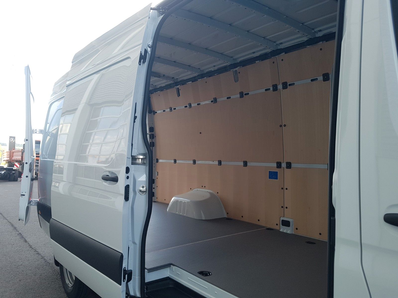 Fahrzeugabbildung Mercedes-Benz Sprinter 517 CDI 4325 9G Klima AHK3,5 Kamera