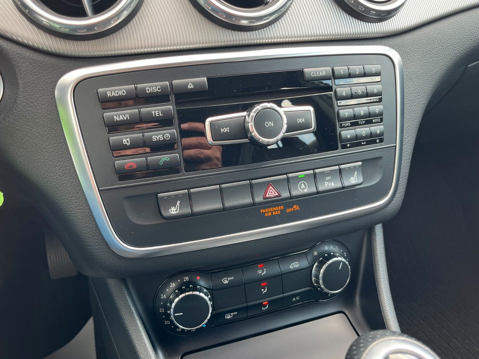 Fahrzeugabbildung Mercedes-Benz GLA 180 Urban Navi Xenon 2.HAND Leder SPORTSITZE