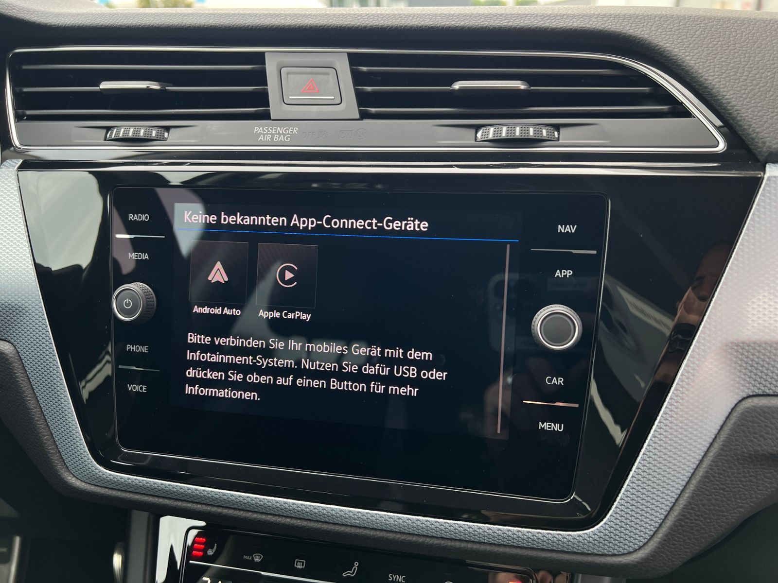 Fahrzeugabbildung Volkswagen Touran Comfortline 2.0 TDI DSG *R-Line Ext., AHK