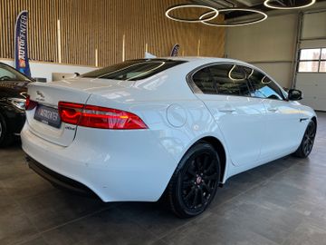 Jaguar XE Pure *NAVI*360°*SZHZ*TEMPO*BI-XENON*PDC*TOUCH