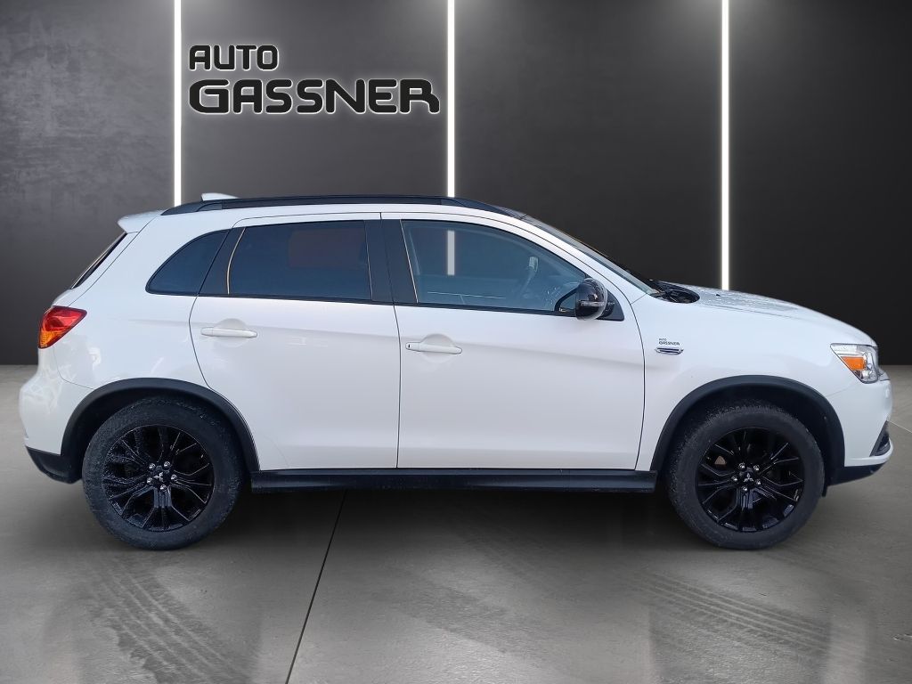 Fahrzeugabbildung Mitsubishi ASX Edit.+ Black 1.6 2WD Xenon Navi Pano AHK