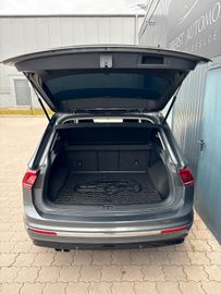 Volkswagen Tiguan - 11