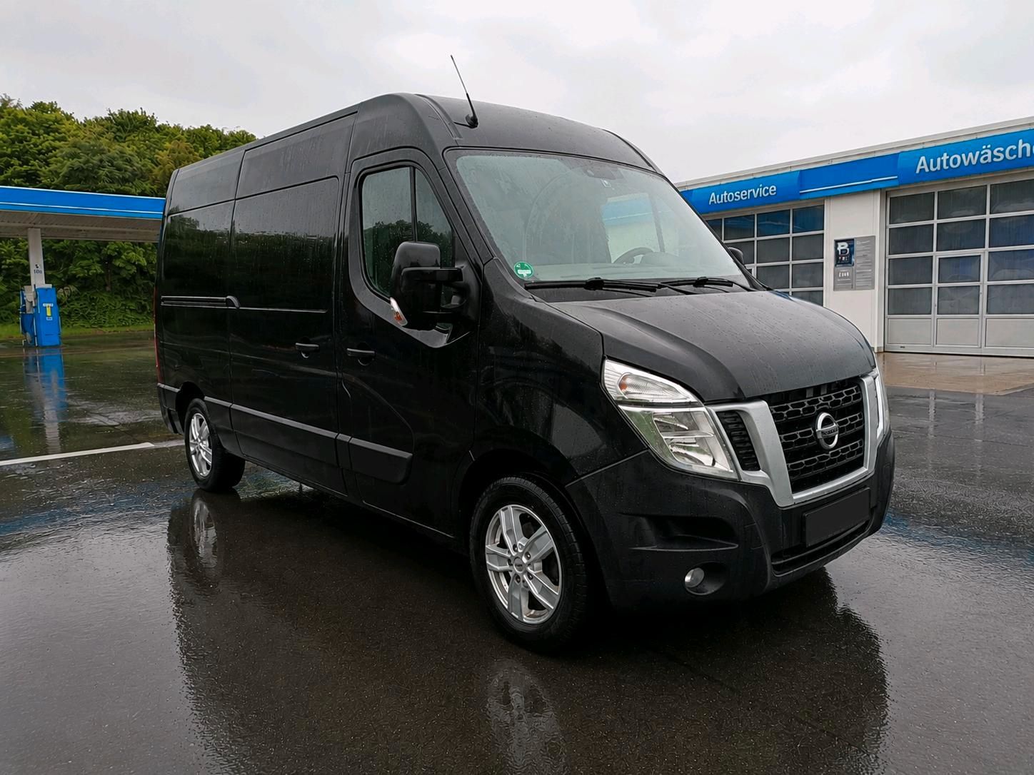 NISSAN NV400