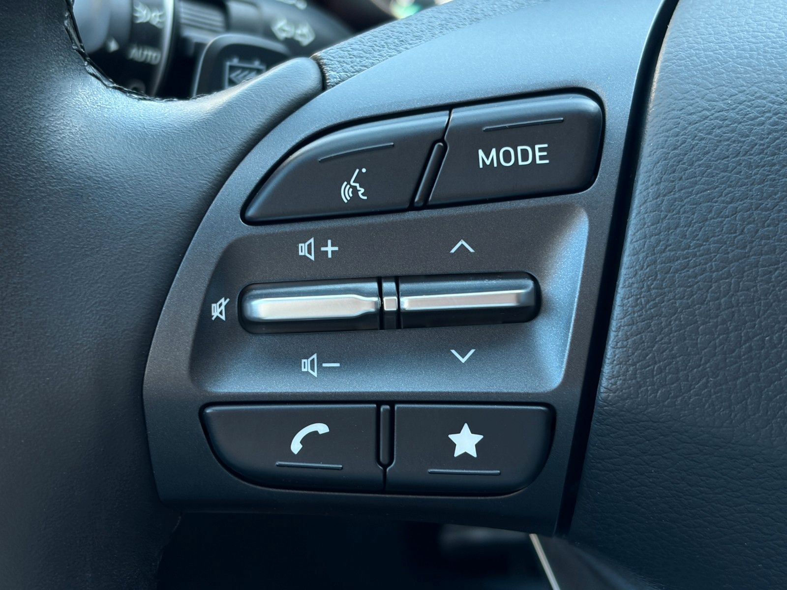Fahrzeugabbildung Hyundai KONA E Edition 30+ Wärmepumpe ACC Krell CarPlay