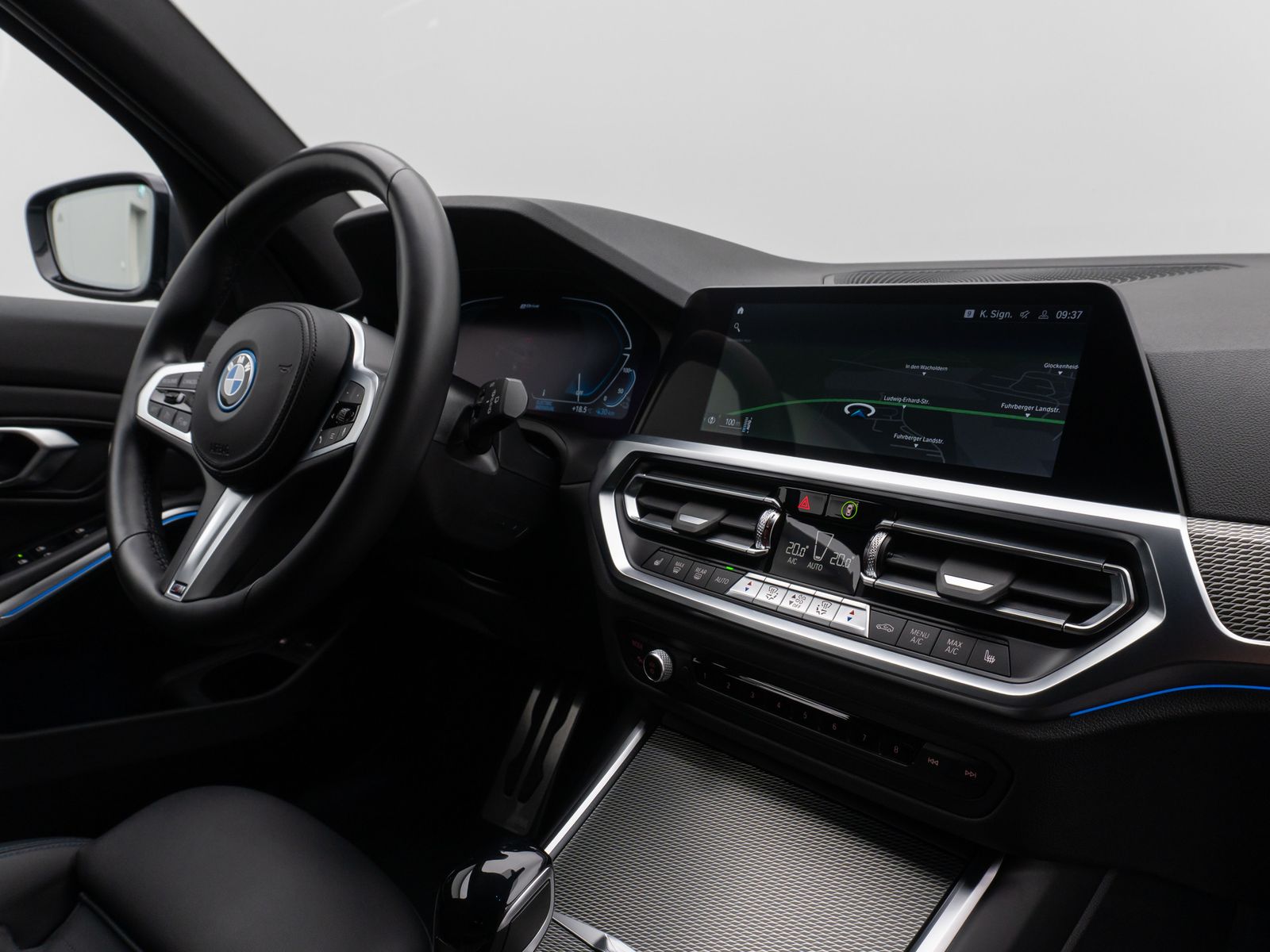 Fahrzeugabbildung BMW 330e  M Sport Kamera DAB HiFi DrivAssist 19Zoll
