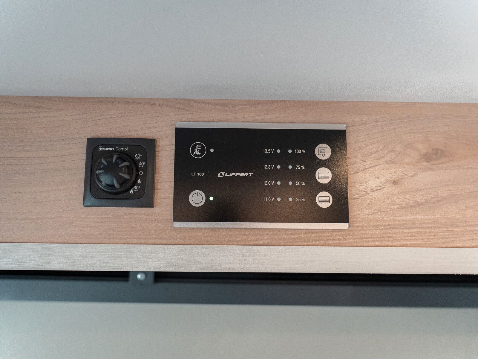 Fahrzeugabbildung Dethleffs Globetrail 640 ES Fiat Rahmenfenster/Heckauszug