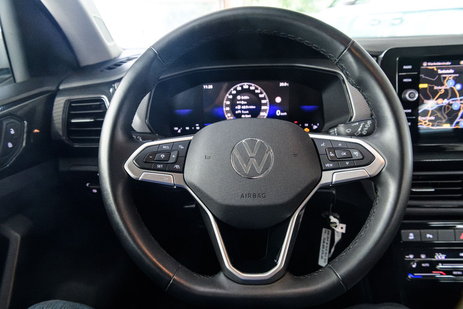 Fahrzeugabbildung Volkswagen T-Cross Life 1.0 TSI LED+KAMERA+NAVI+ACC+5 J.GAR