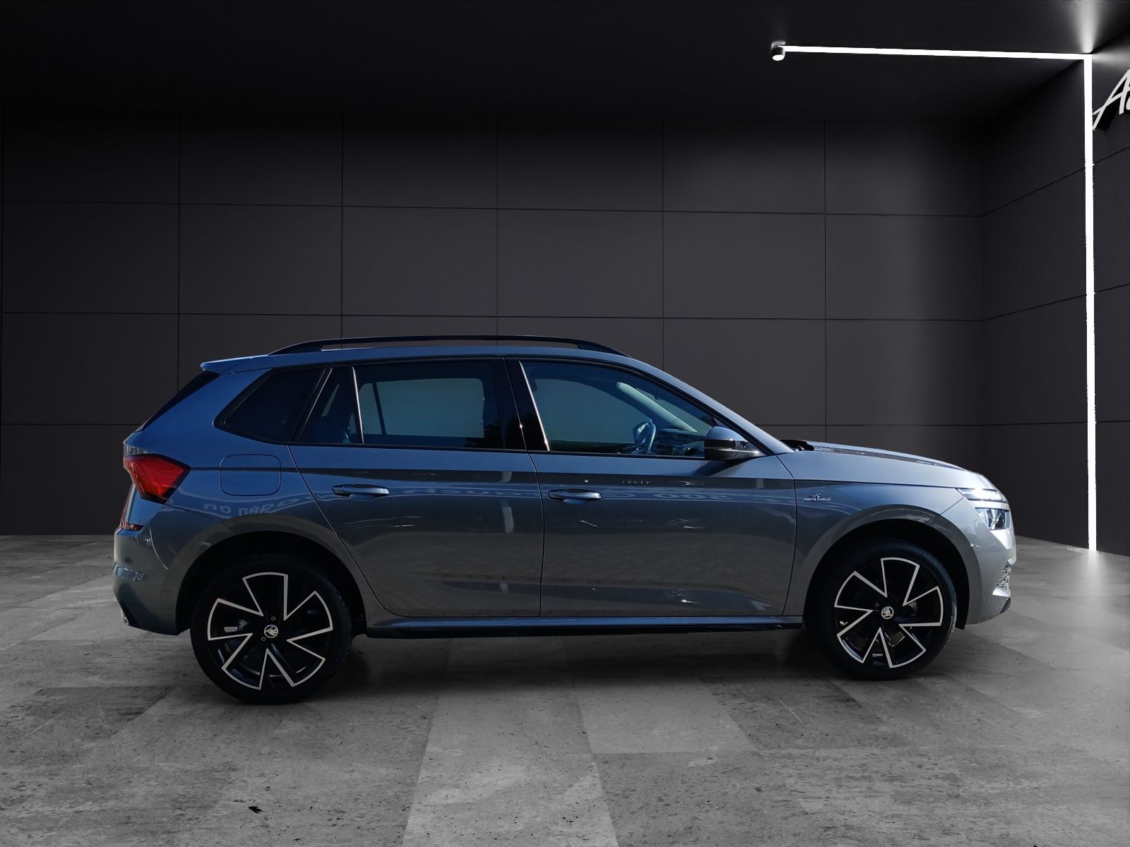 Fahrzeugabbildung SKODA Kamiq TSI Monte-Carlo LED Pano APP GRA PDC SH 18