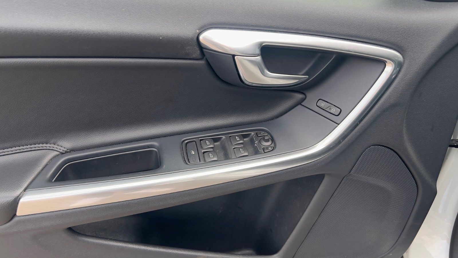 Fahrzeugabbildung Volvo V60 Kombi Summum AWD*Mietkauf*GSD*TEMP*RFK*