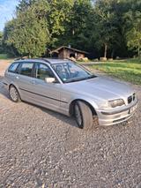 BMW E46 328i Touring - BMW 328 aus 2000: 328i
