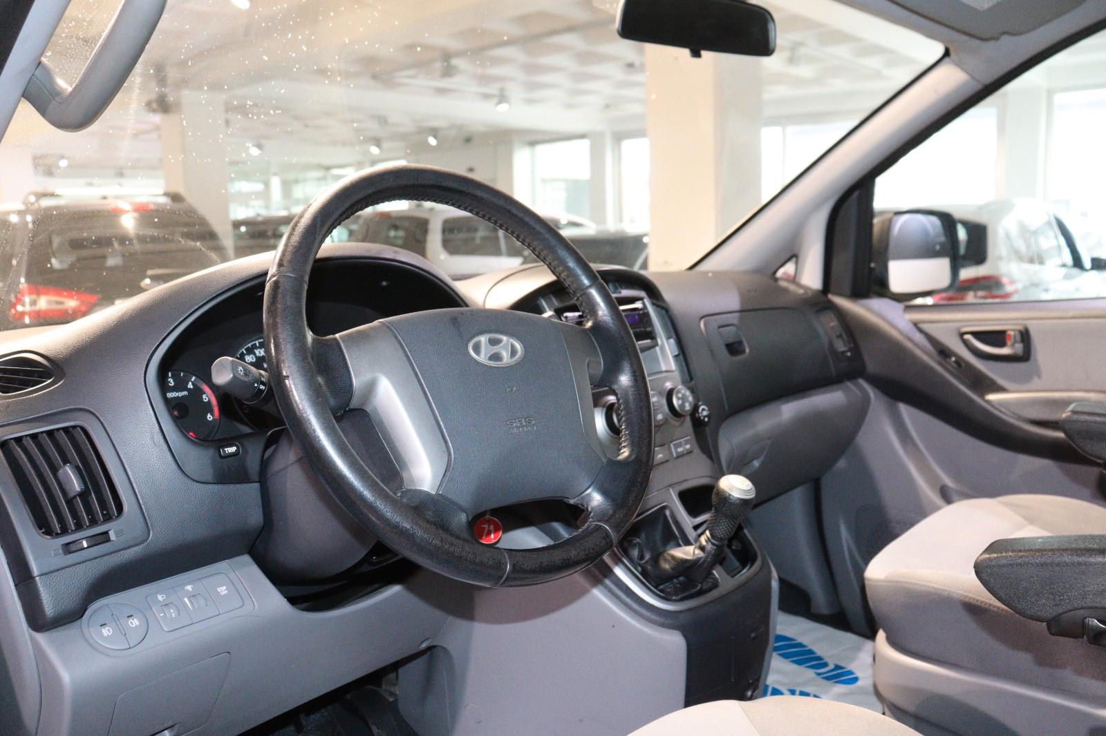 Hyundai H-1 Travel *8-Sitzer*Klima*PDC*AHK 2,3t
