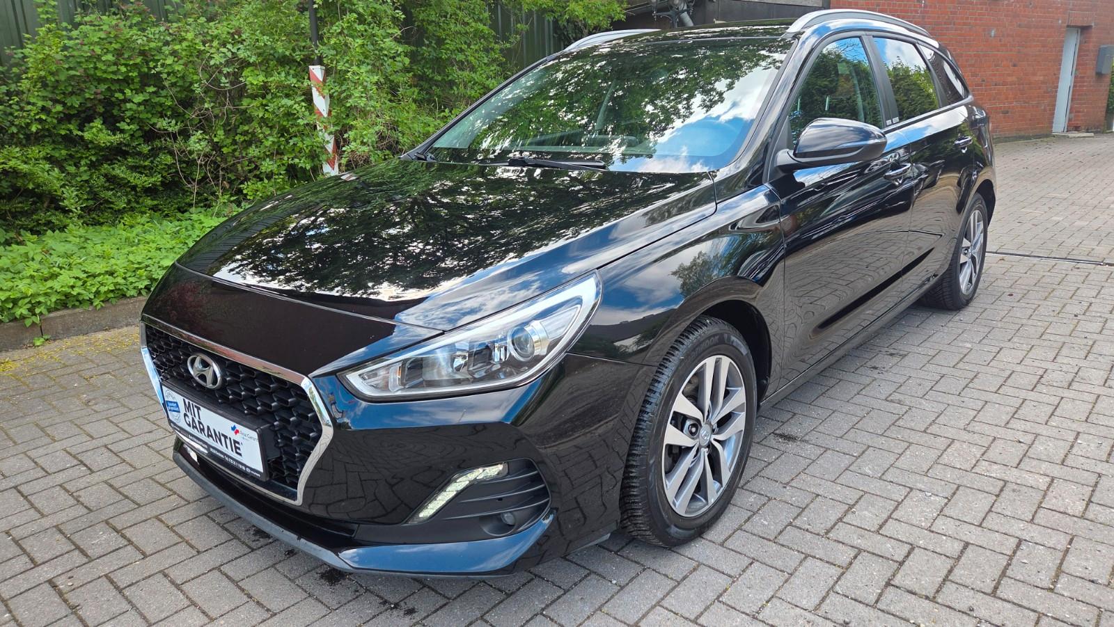 Hyundai i30-GARANTIE/ YES !/NAVI/AUTOMATIK/CARPLAY/AHK