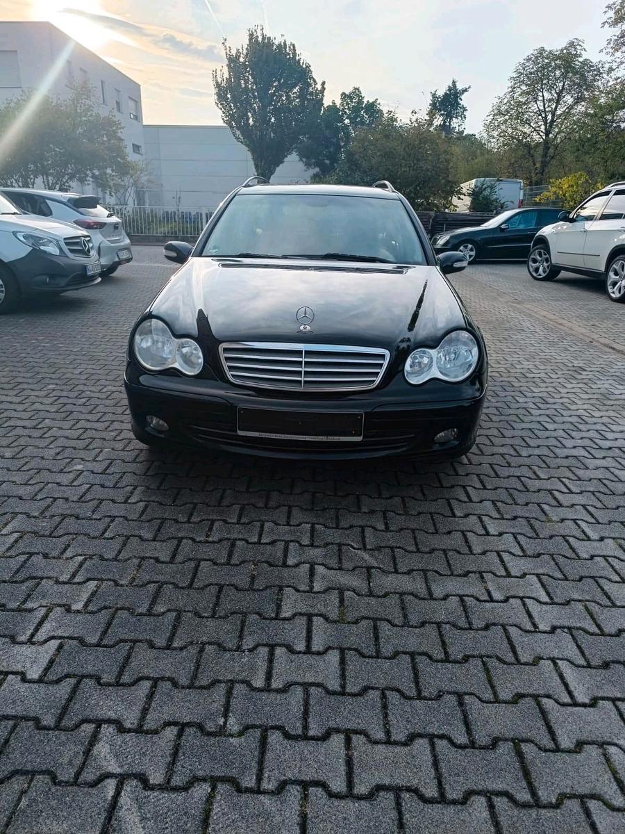 Mercedes-Benz C220 2005 — rear view