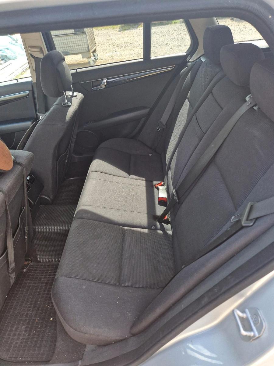 Mercedes-Benz C220 2011 — photo 7