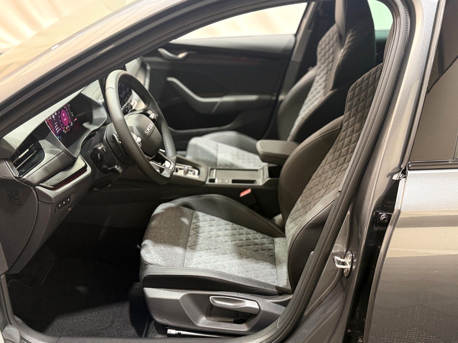 Fahrzeugabbildung SKODA Octavia Combi 2.0 TDI Sportline Infot. Paket