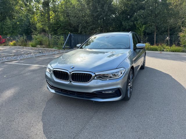 BMW 540i xDrive, Bluestone metallic, AHK, Harman Kar