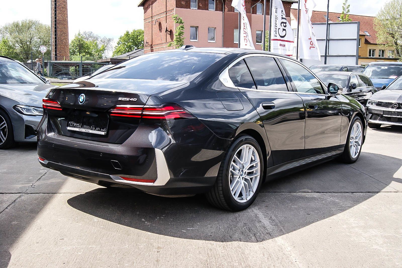 Fahrzeugabbildung BMW i5 Lim 40 eDrive HEAD-UP LEDER ESPRESSO KEYLESS