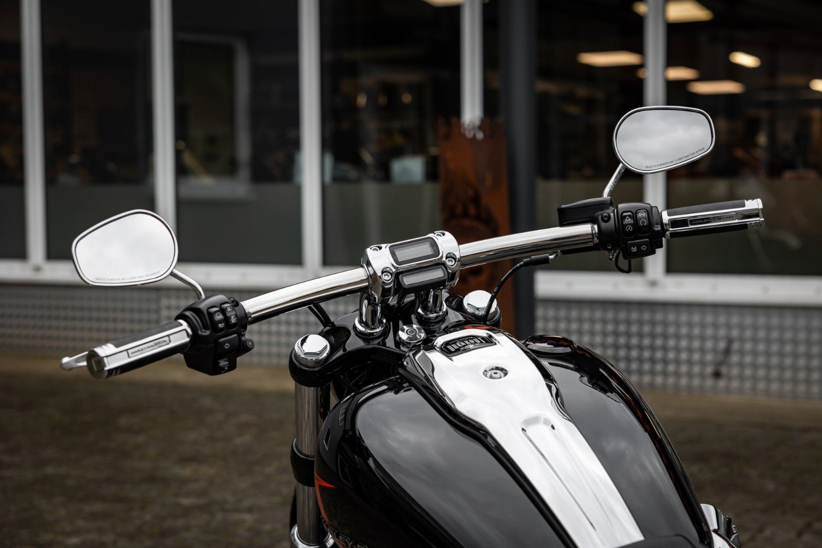 Fahrzeugabbildung Harley-Davidson FXBR Breakout 117 cui MY24 - JEKILL & HYDE