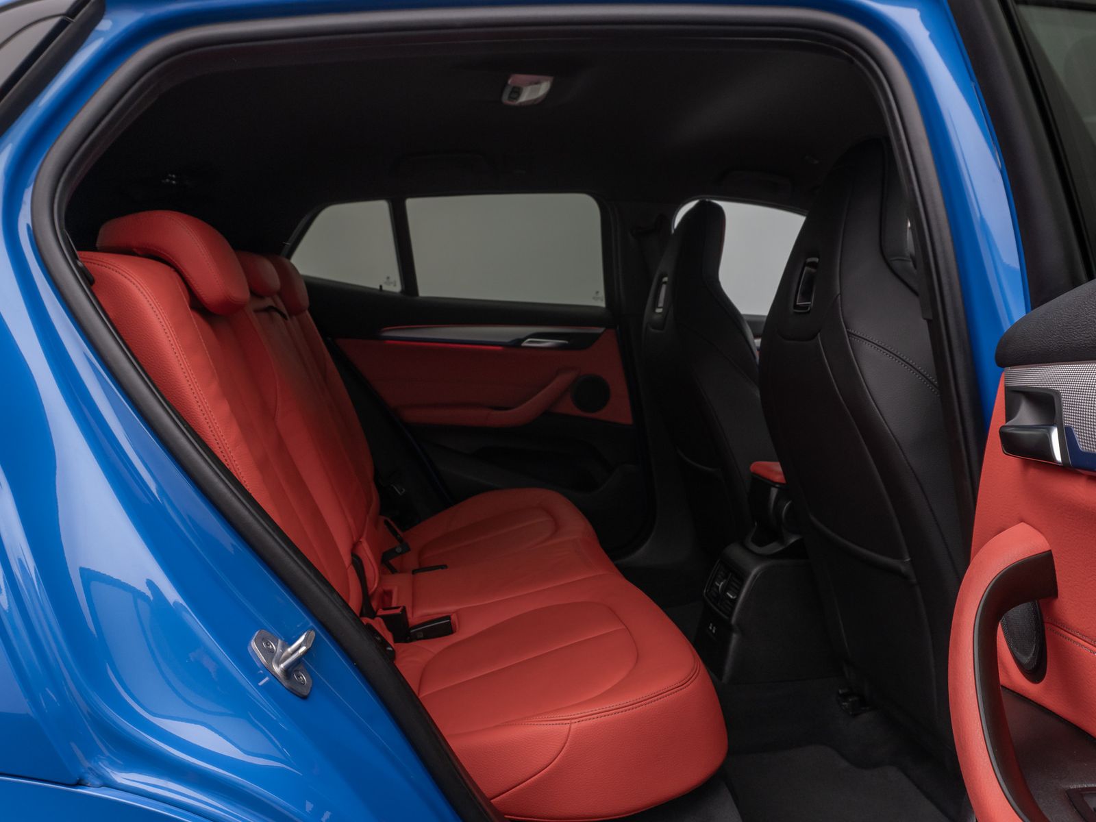 Fahrzeugabbildung BMW X2 sD18d M Sport Kamera HUD DAB HiFi Komfort 19"