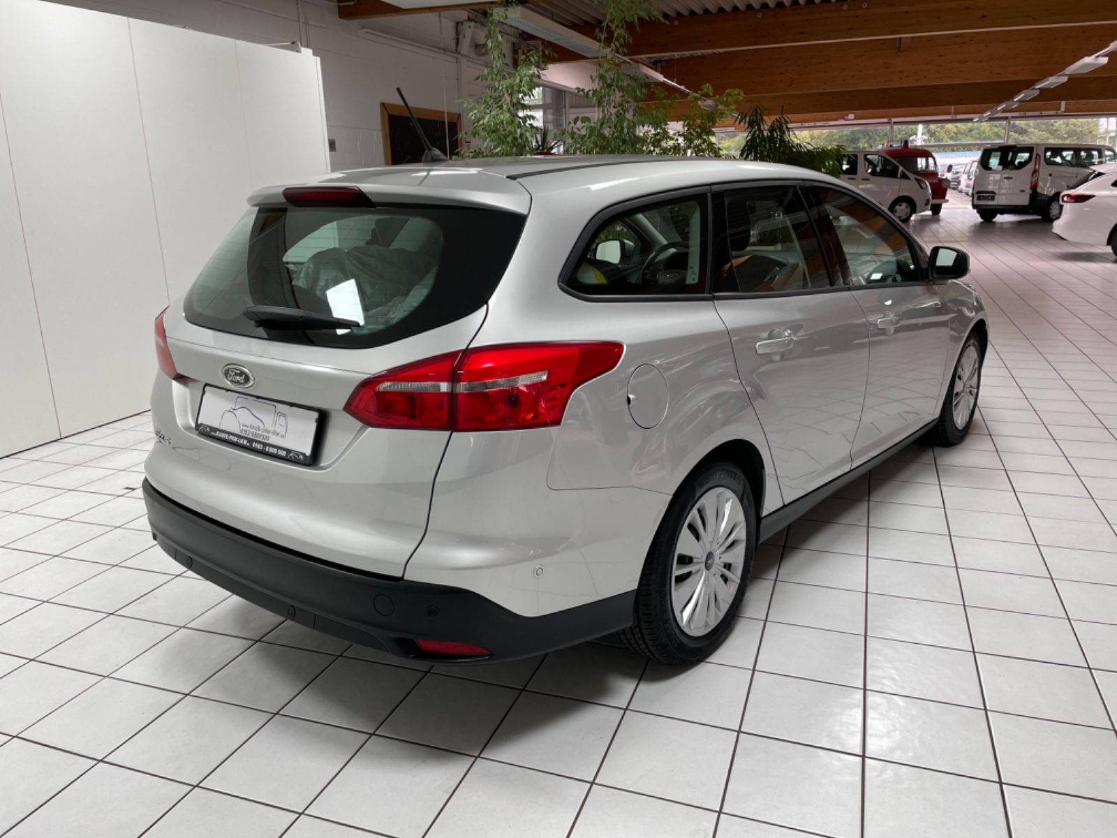 Fahrzeugabbildung Ford Focus Turnier Business Navi PDC