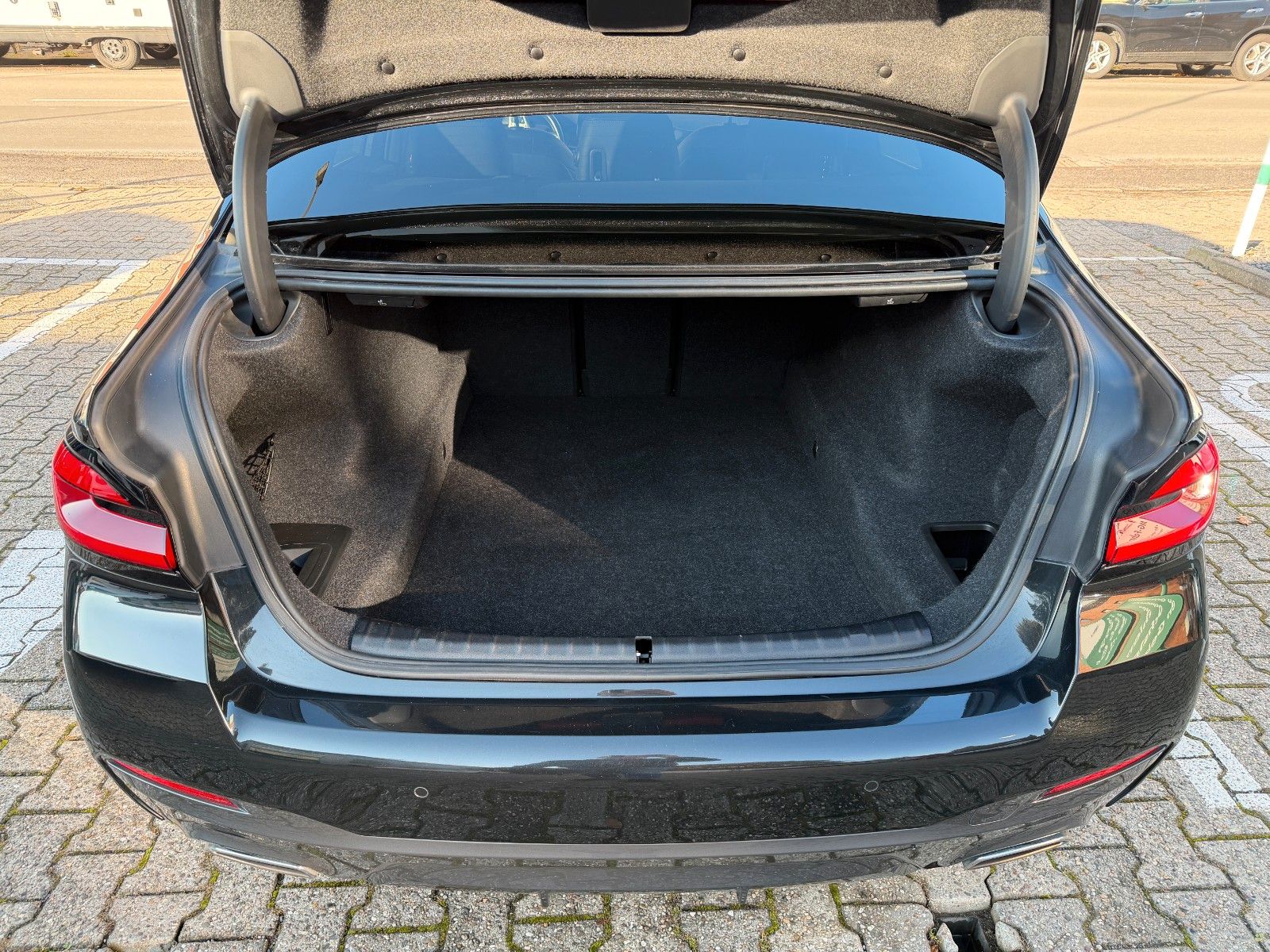 Fahrzeugabbildung BMW 530 d xDrive M SPORTPAKET STANDHEIZUNG KAMERA