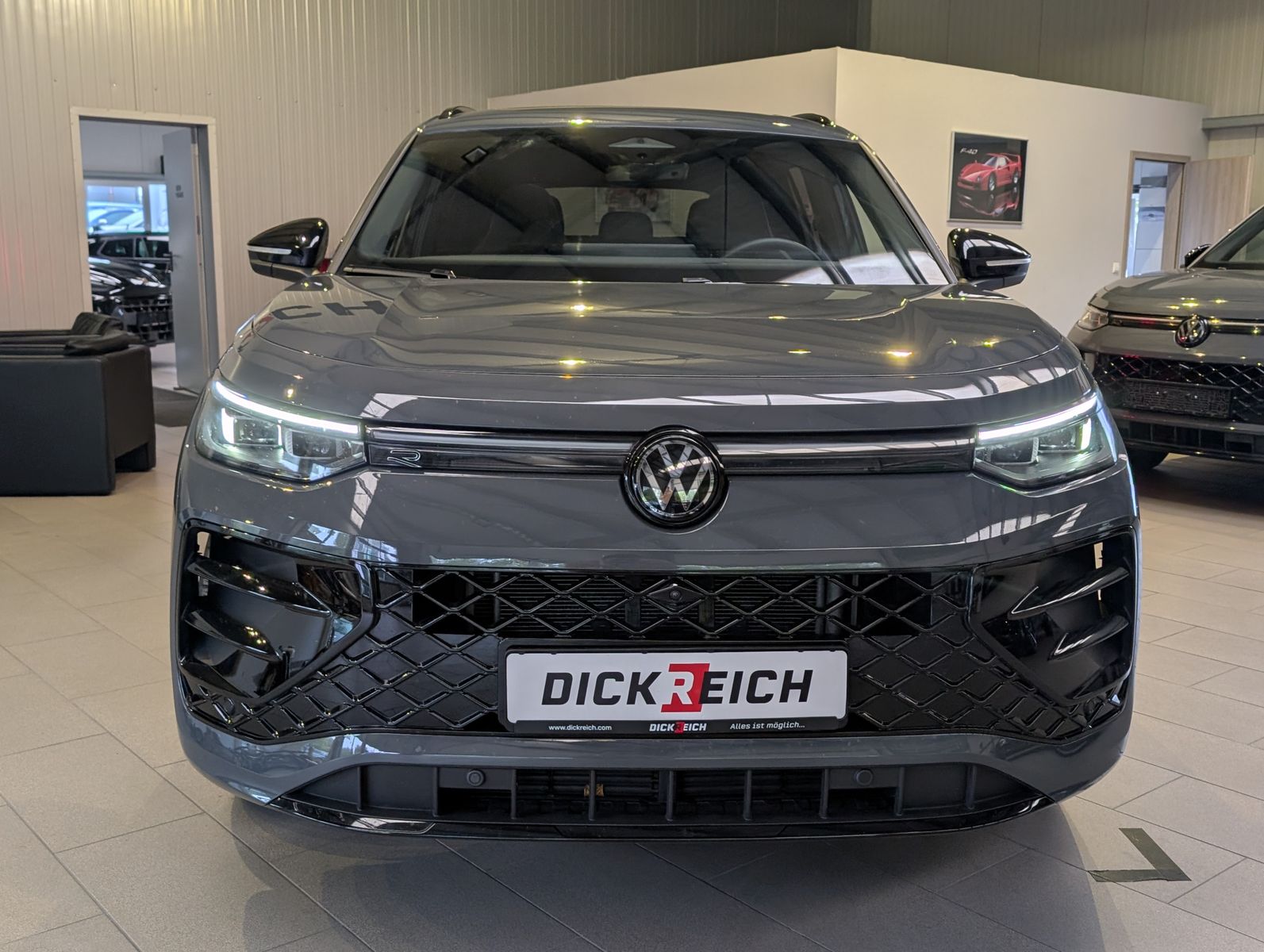 Fahrzeugabbildung Volkswagen Tayron 2.0TDI 4M R-Line 7-Sitz 360° H/K Pano AHK