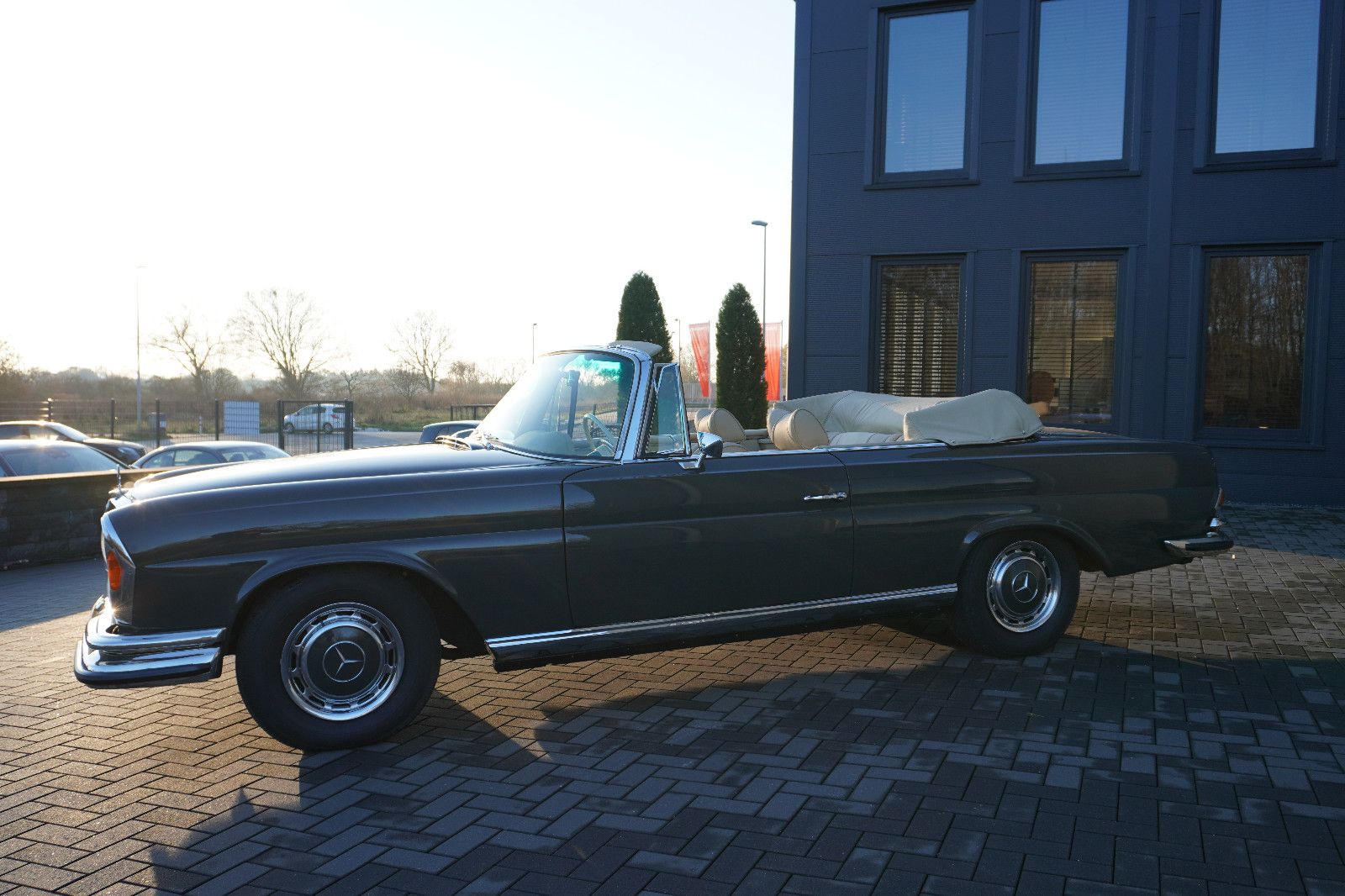 Fahrzeugabbildung Mercedes-Benz 280 SE 3,5 Cabriolet Conversion