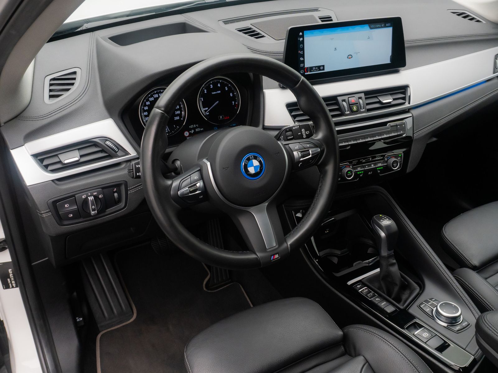 Fahrzeugabbildung BMW X1 xD25e Sport Line Kamera HUD DAB Leder 18Zoll