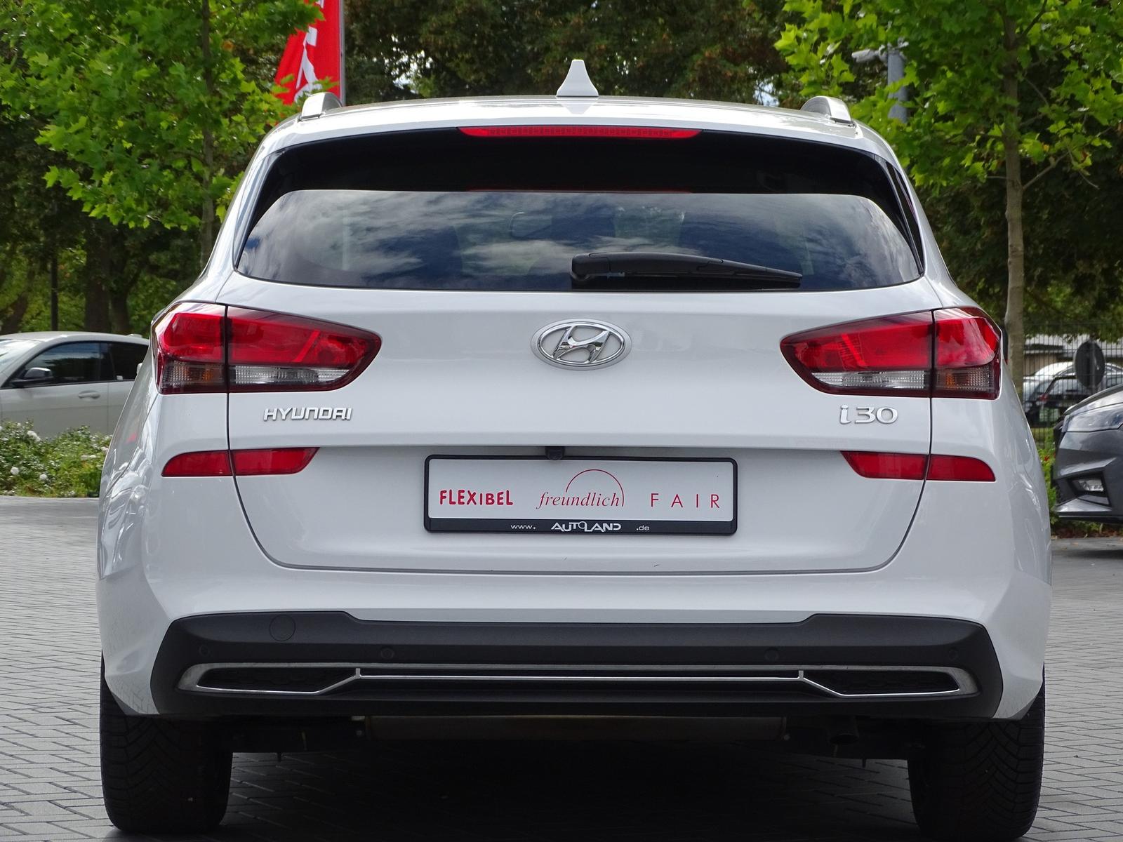 Hyundai i30 cw 1.5 T-GDI DCT Intro Edition M-Hybrid LED