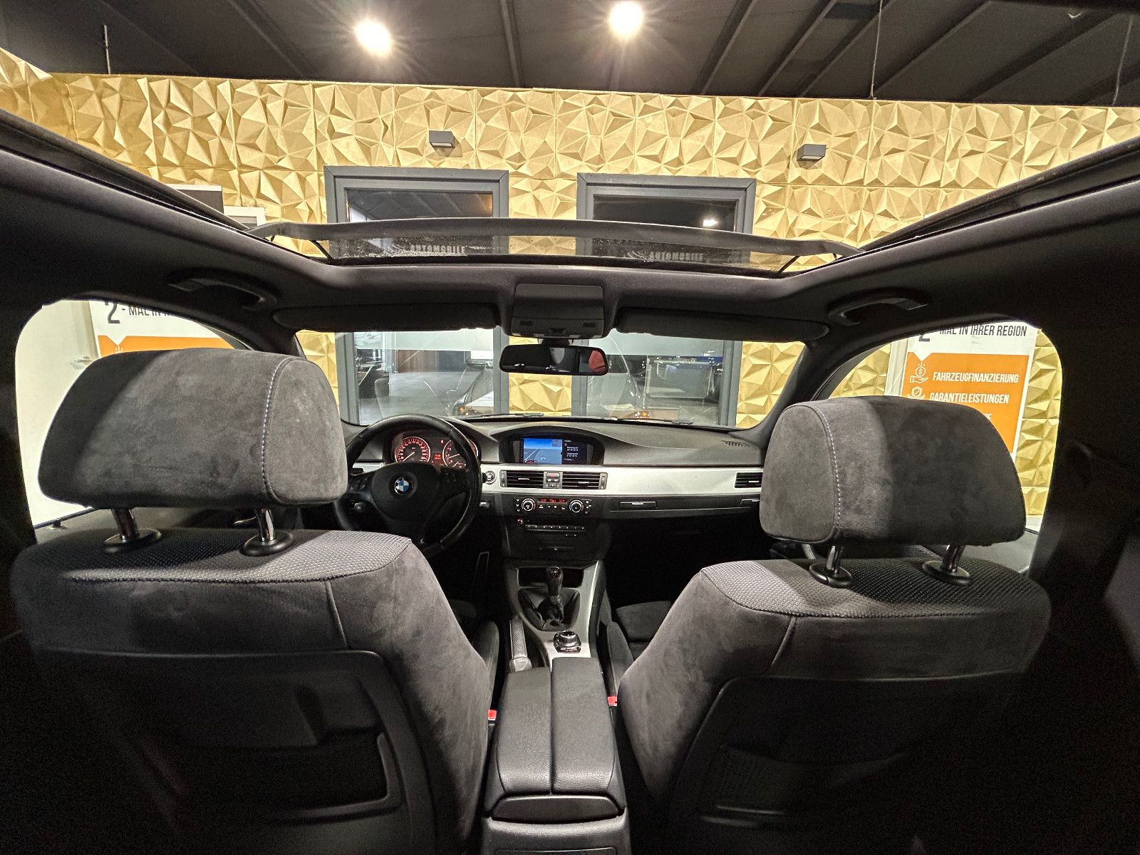 Fahrzeugabbildung BMW 335i xDrive/PANO/ALCANTARA/NAVI/PDC/TEMPOMAT