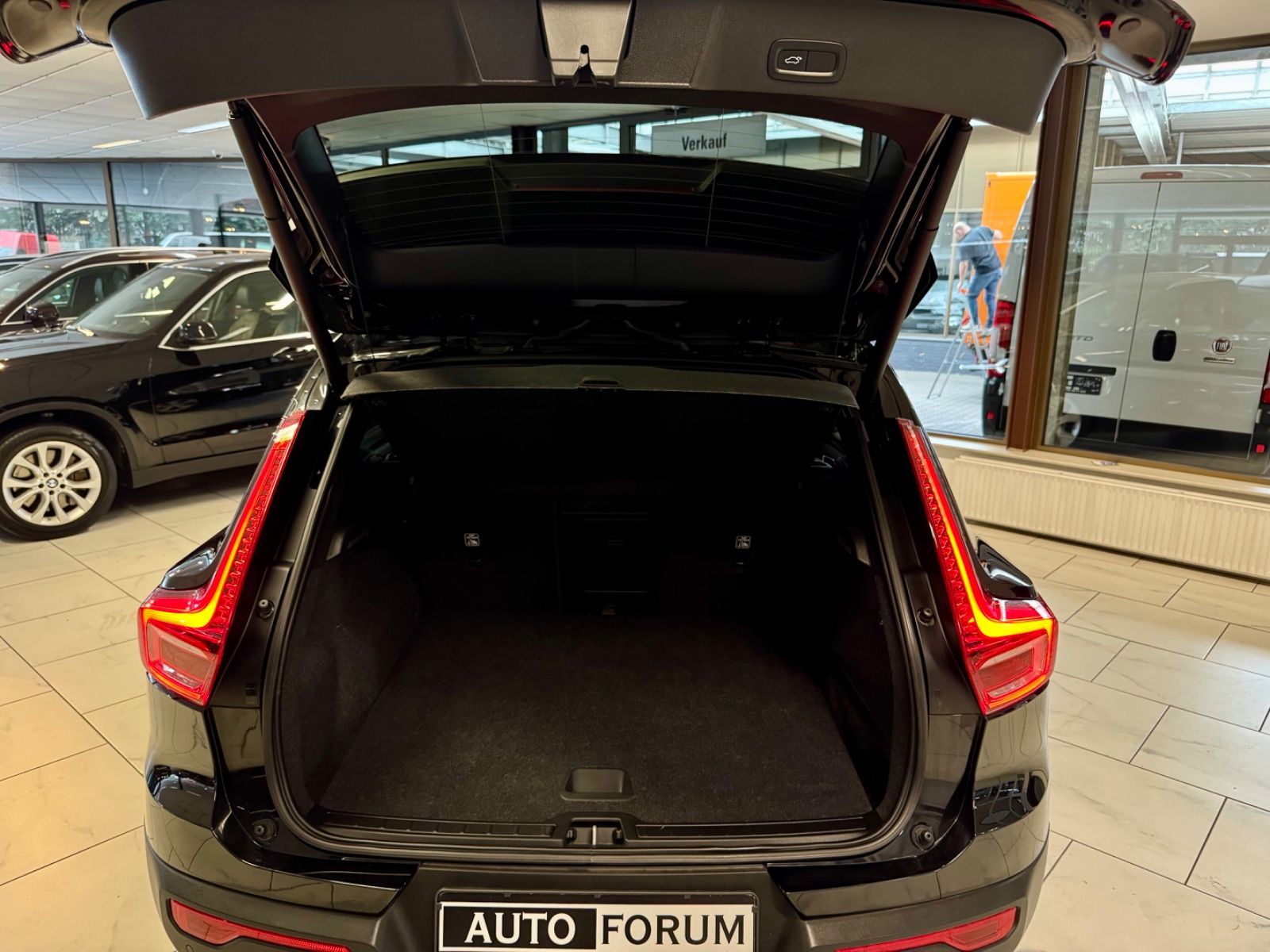 Volvo XC40 2.0 T5 AWD AUT LEDER NAVI LED CAM SHZ PDC foto 8