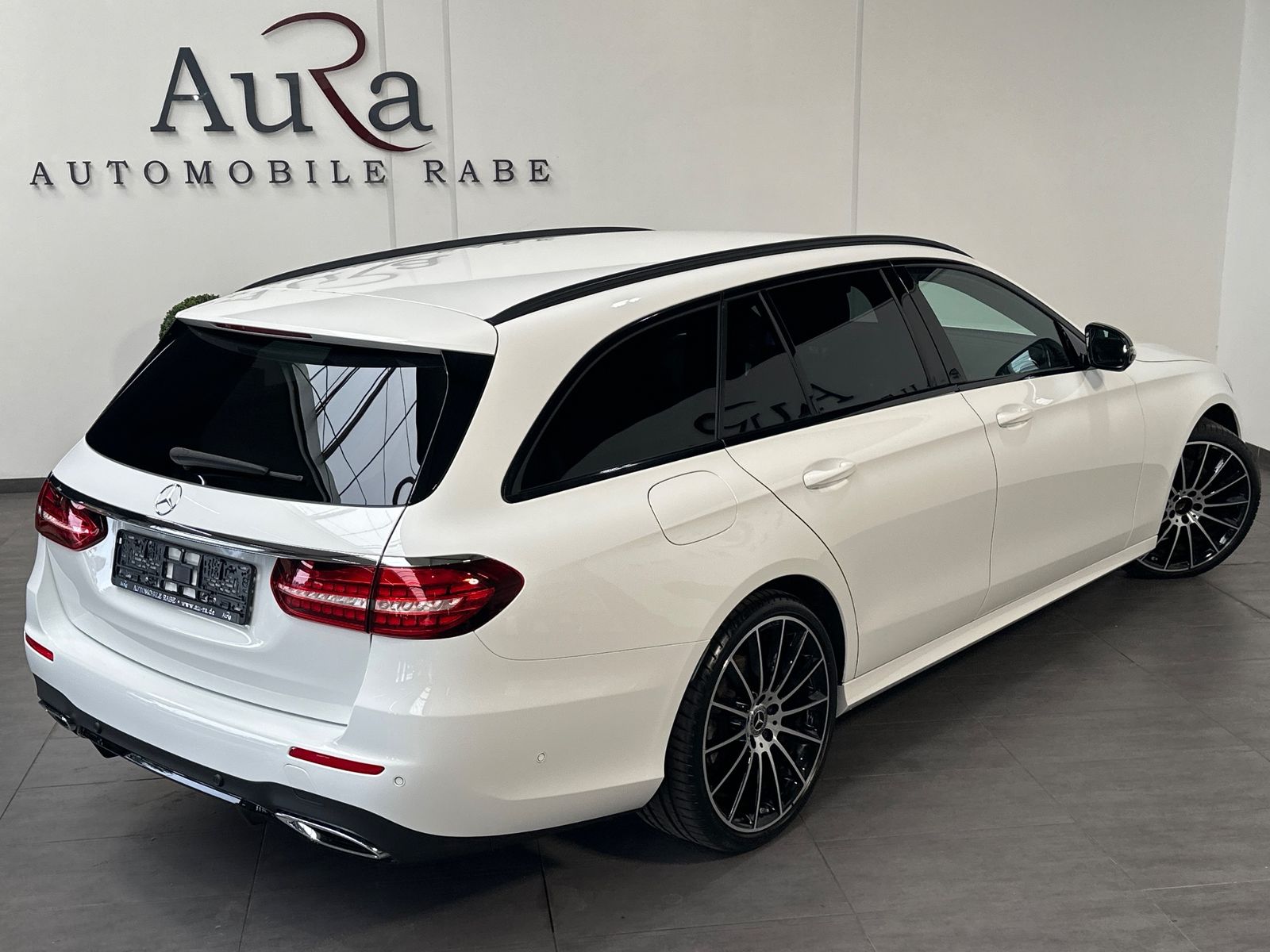 Fahrzeugabbildung Mercedes-Benz E 220 d T AMG Line NAV+LED+AHK+KAMERA+20ZO
