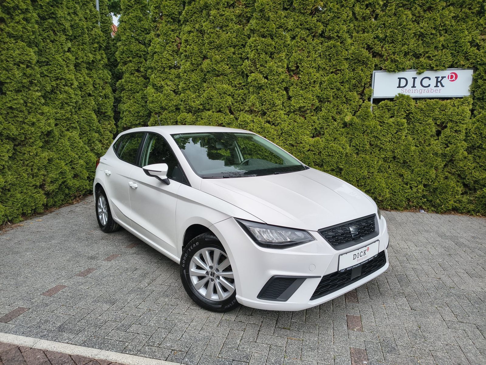 Fahrzeugabbildung SEAT Ibiza 1.0 TSI Style LED+SHZ+WINTER+SPUR+DAB+TEMP