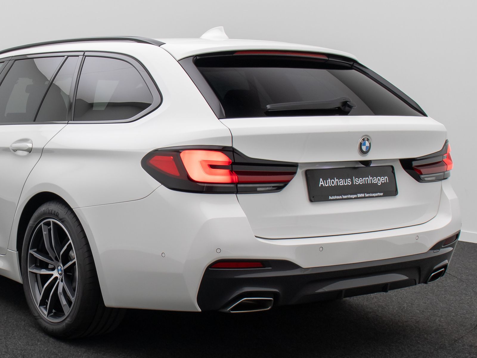 Fahrzeugabbildung BMW 530i M Sport Kamera HUD DAB Alarm HiFi 4xKlima