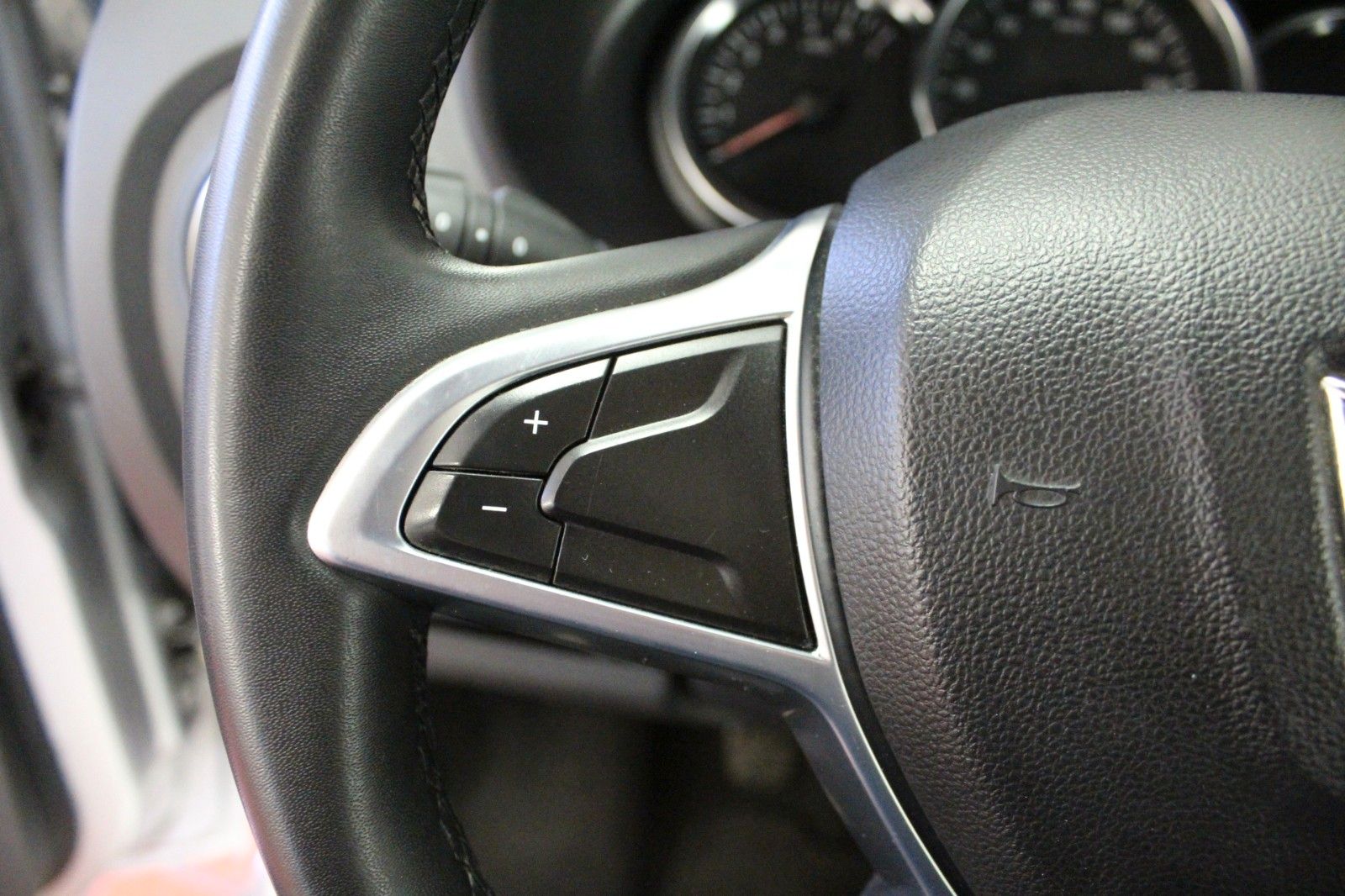 Fahrzeugabbildung Dacia Dokker SCe 100 Stepway *Navi*Klima*Kamera*