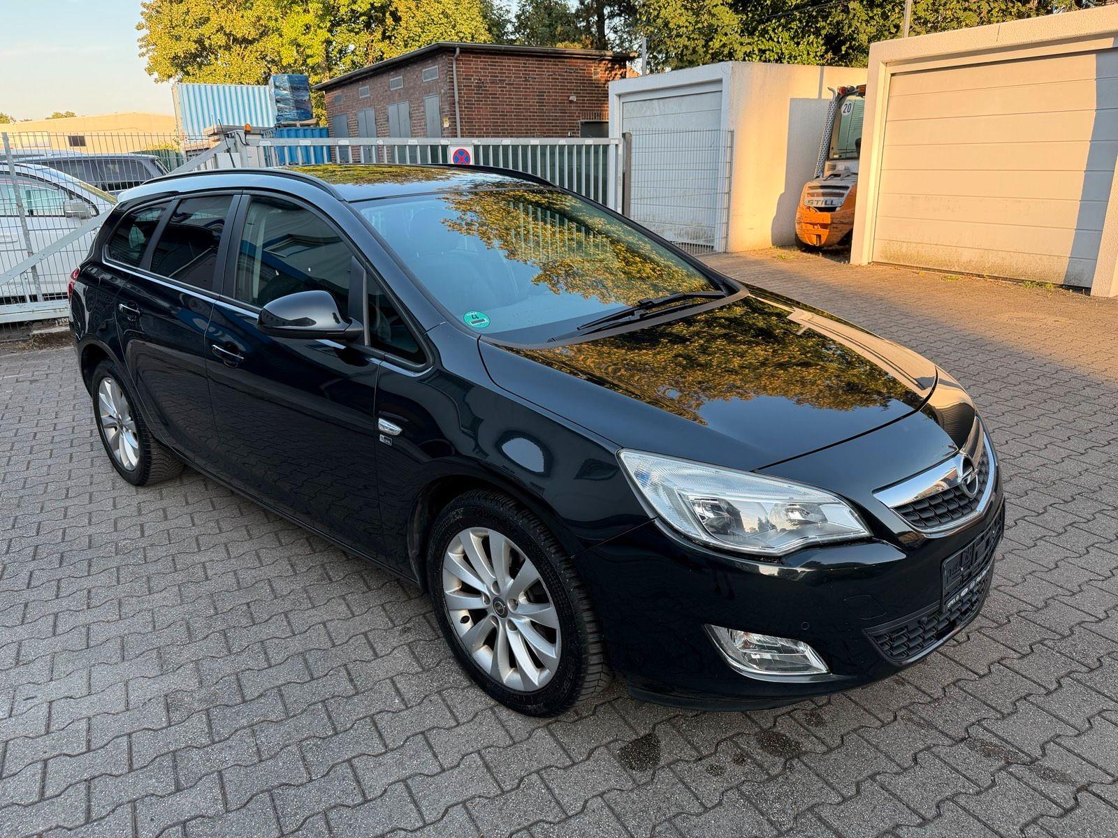 Opel Astra 2012 — interior