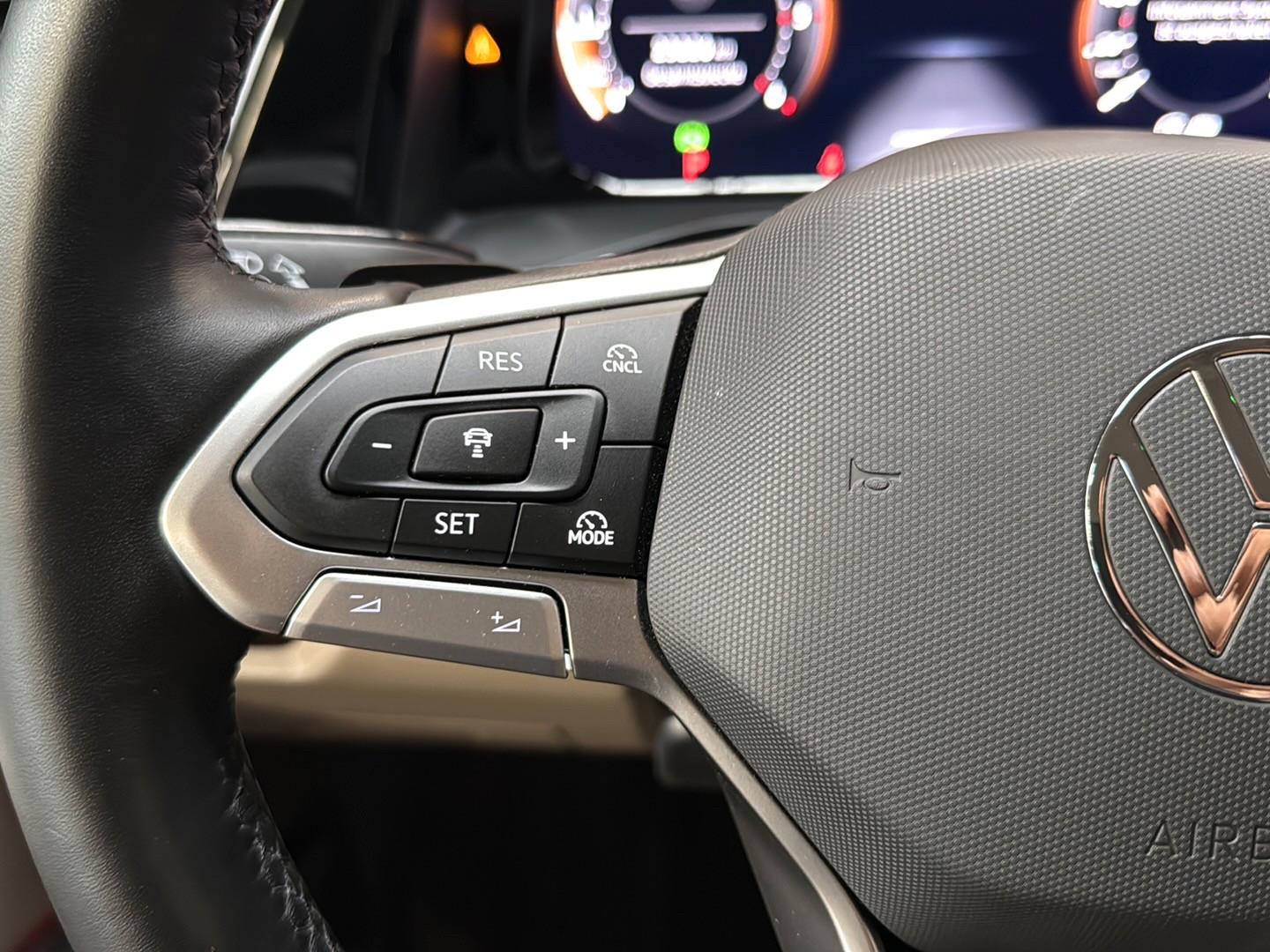 Volkswagen T7 Multivan Edition ACC Navi RFK IQ-LED 3-ZK, миниатюра 18