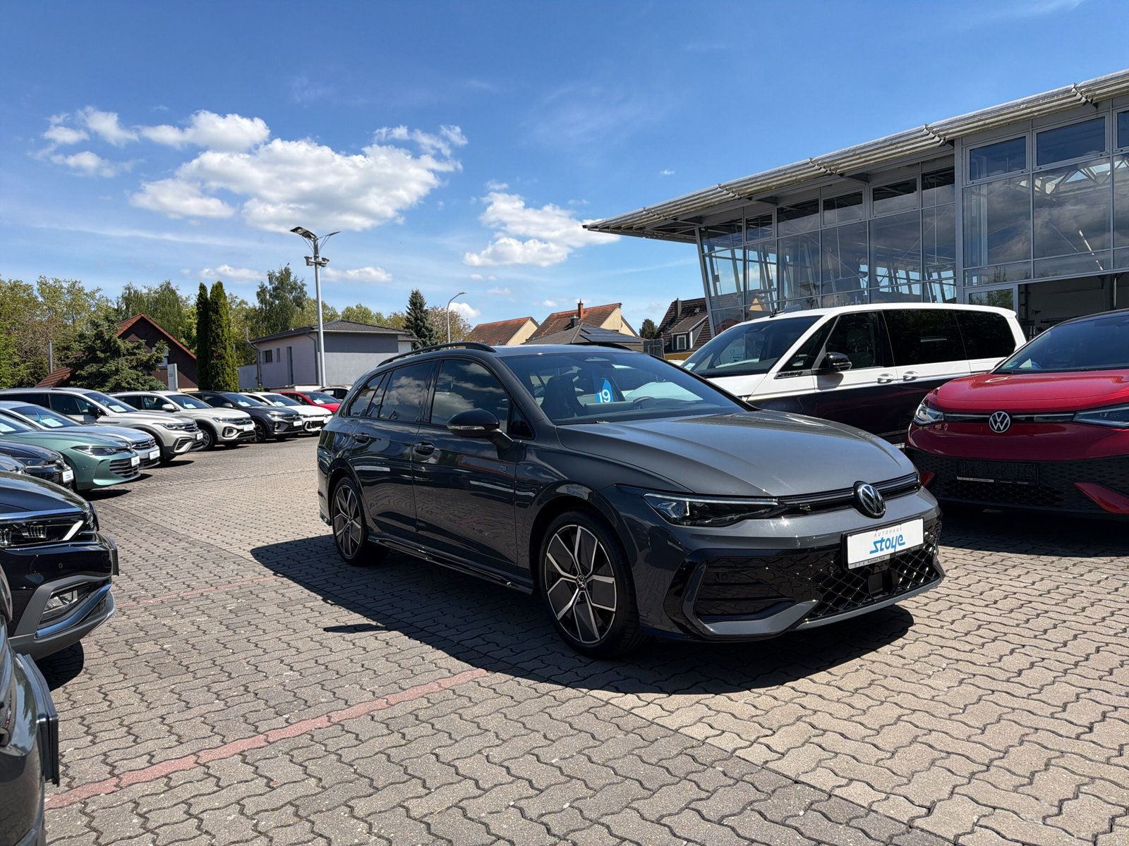 Golf Var. R-Line eTSi DSG Navi PANO AZV Kamera