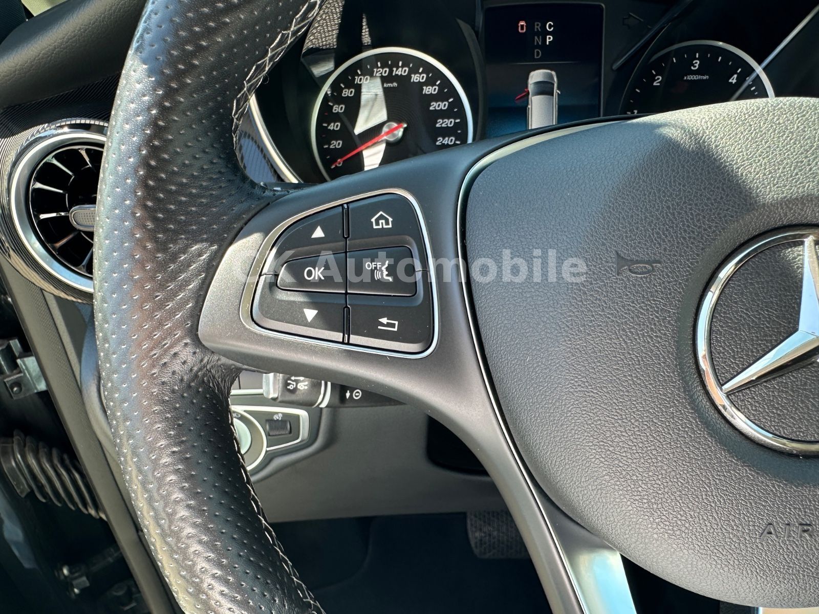 Fahrzeugabbildung Mercedes-Benz V 300d EDITION 4MATIC lang/7 Sitze/Navi/LED/AHK