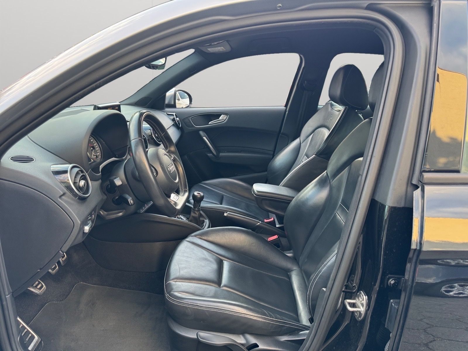Fahrzeugabbildung Audi S1 Sportback 2.0 TFSI quattro*LED*PDC*Leder*Xeno