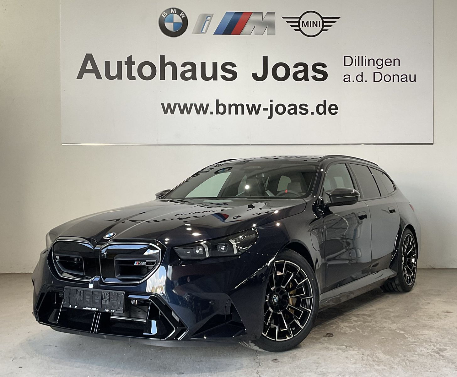 Fahrzeugeinzelansicht 4 Fahrzeugabbildung BMW M5 Touring Ultimate Package, Anhängerkupplung