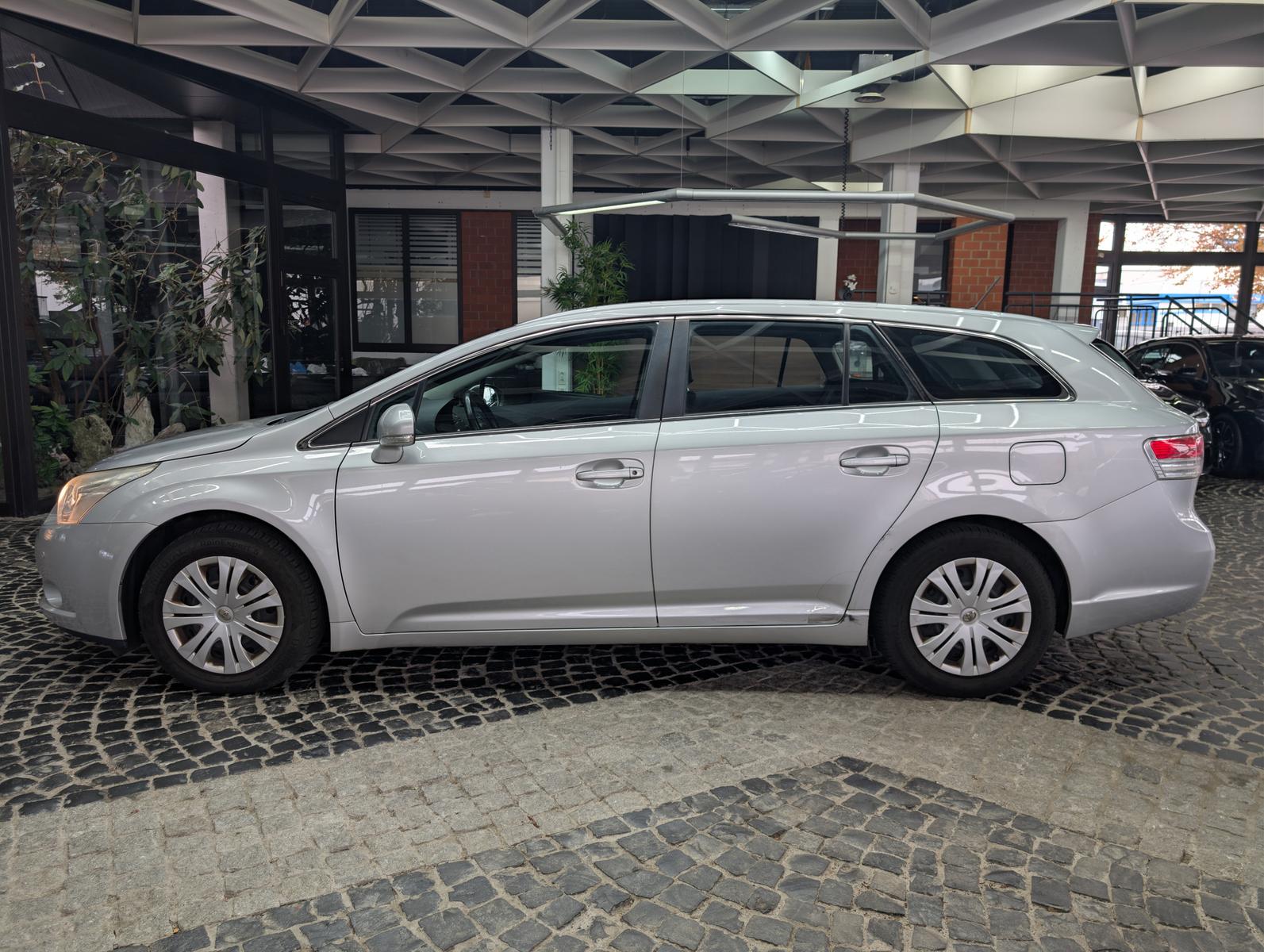 Toyota Avensis 2010 — photo 5