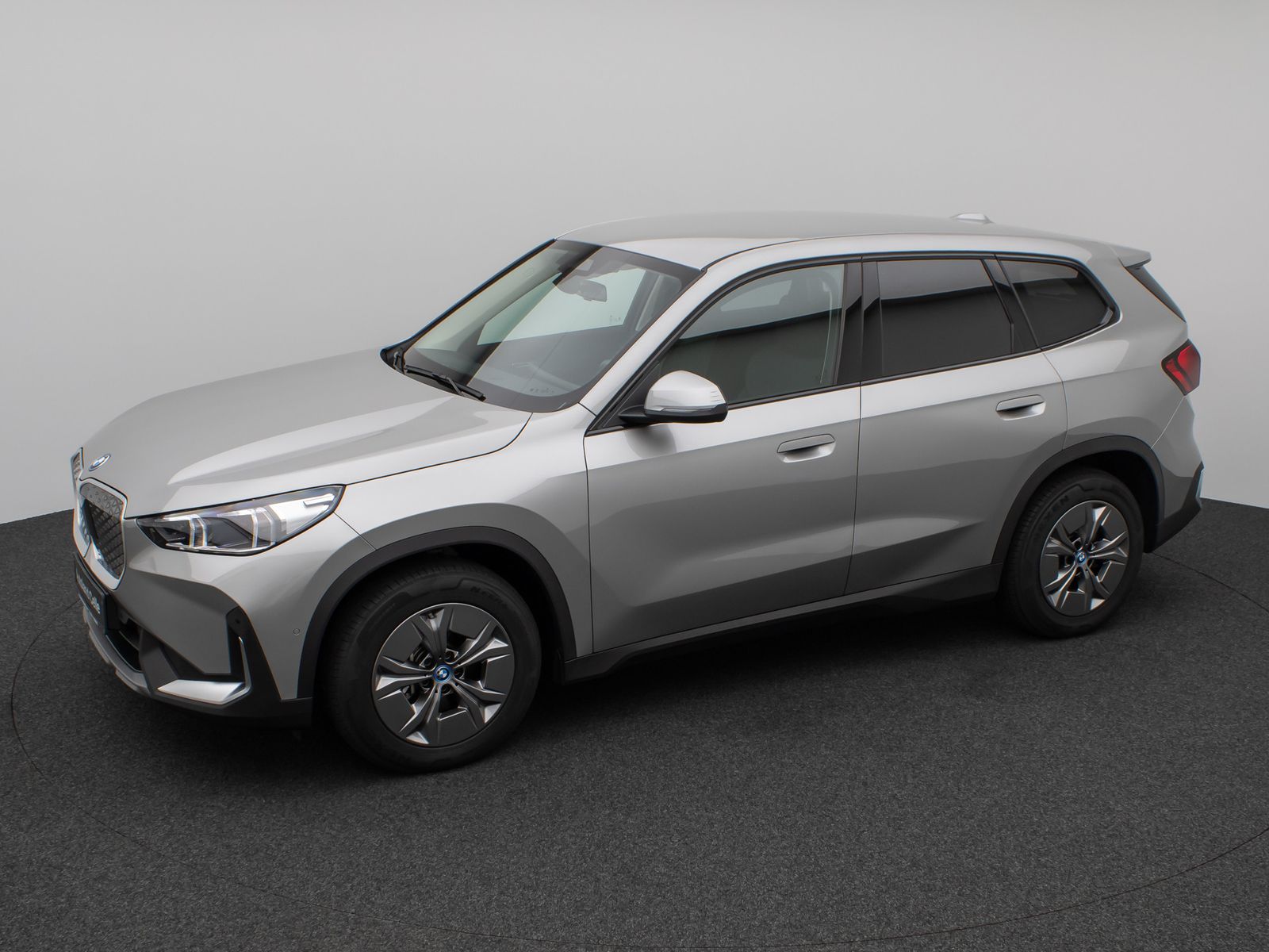 Fahrzeugabbildung BMW iX1 eD20 Kamera DAB Fernlichtassis Komfort Sport