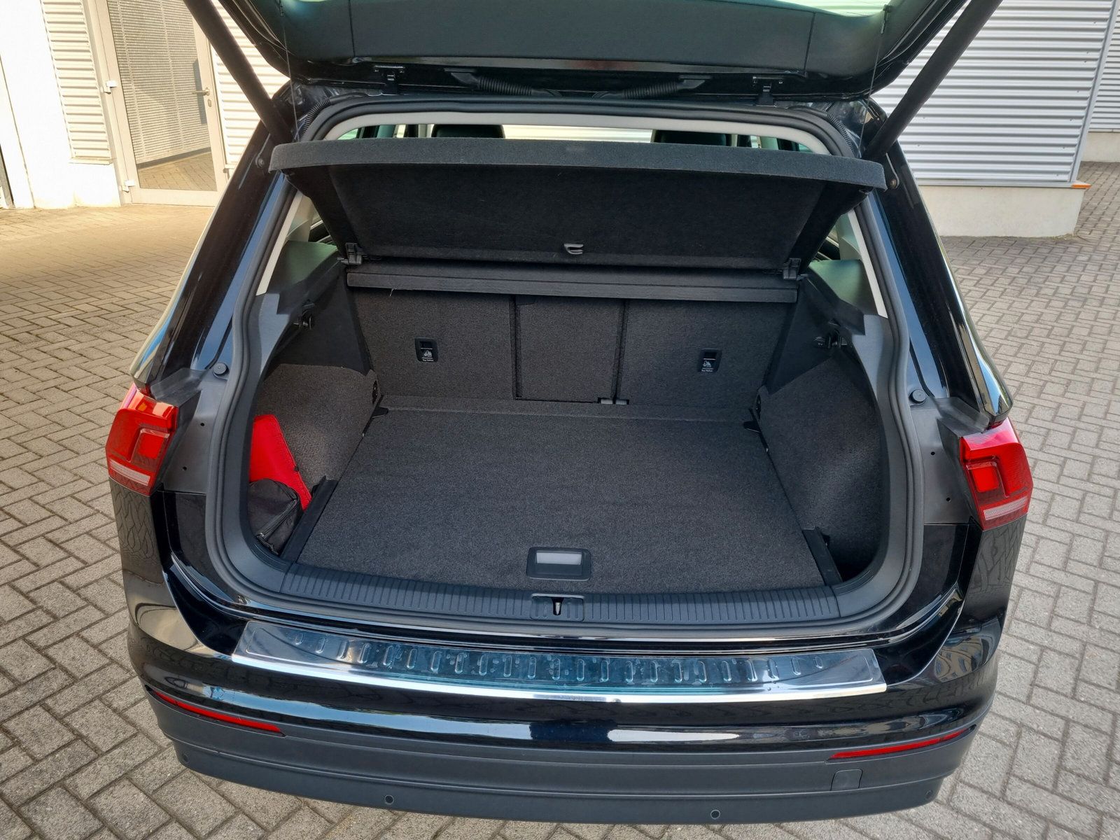 Fahrzeugabbildung Volkswagen Tiguan 1.4 TSI DSG Sound LED NAVI eKLAPPE