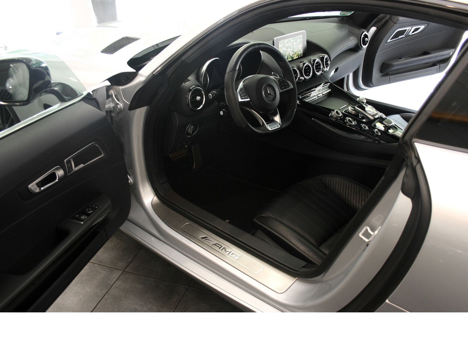 Fahrzeugabbildung Mercedes-Benz AMG GT S V8 *Night*Panoramadach*Burmester*Memory