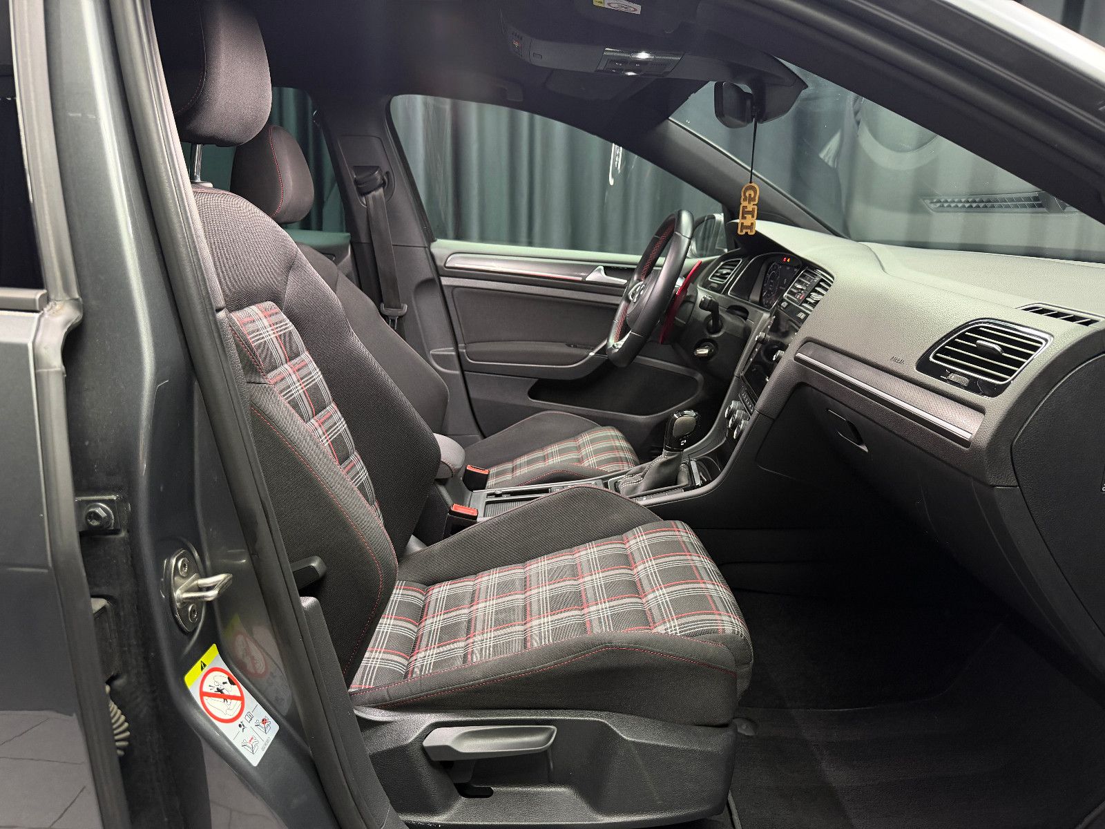 Fahrzeugabbildung Volkswagen Golf VII GTI Performance |APR|DSG|LED|MAXTON