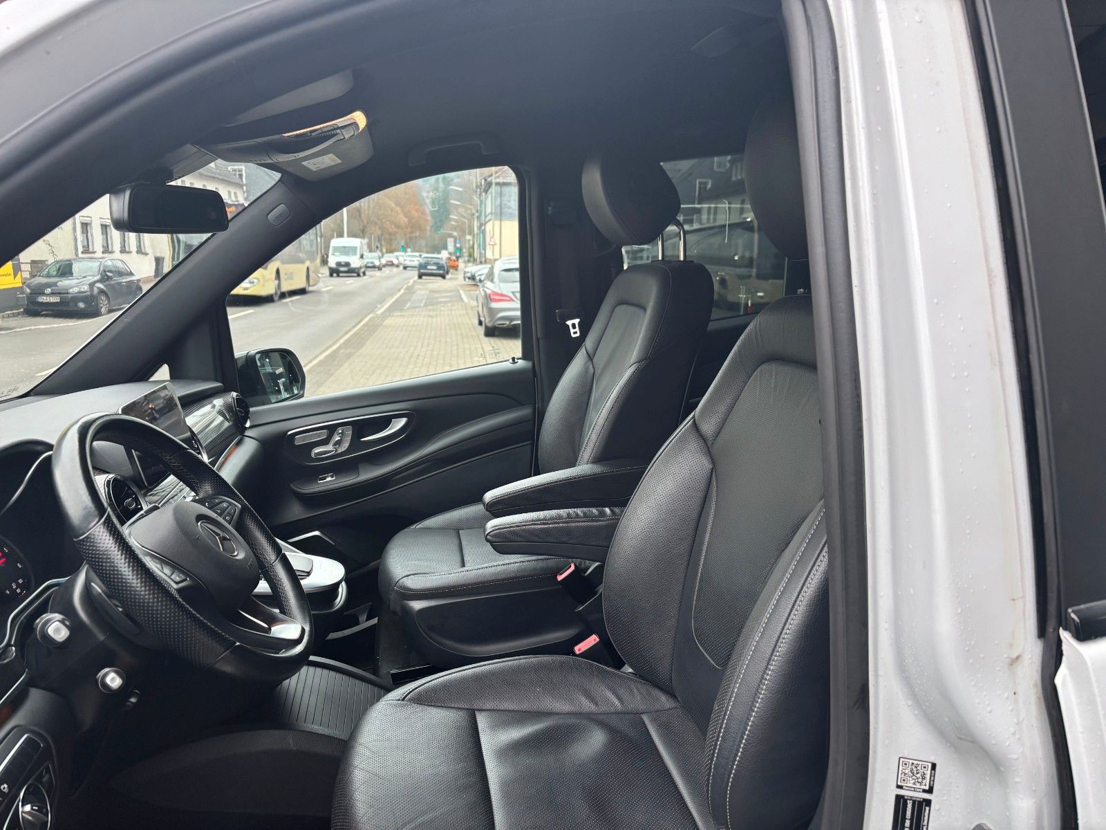 Fahrzeugabbildung Mercedes-Benz V 250d *8-Sitzer*Burmester*Ambiente*360°*Memory