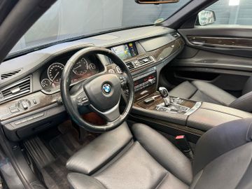 BMW 750 - 8